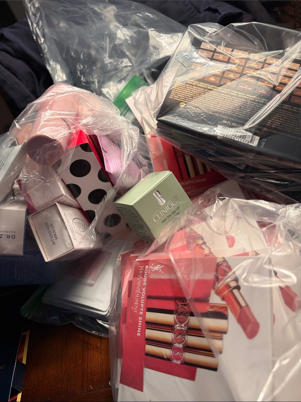 READ!!! 25 Assorted Beauty and Skincare Samples Set